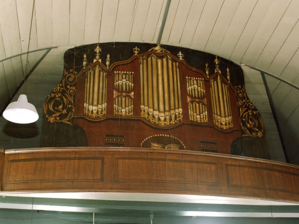Loos orgelfront in de kerk van Oudeschans